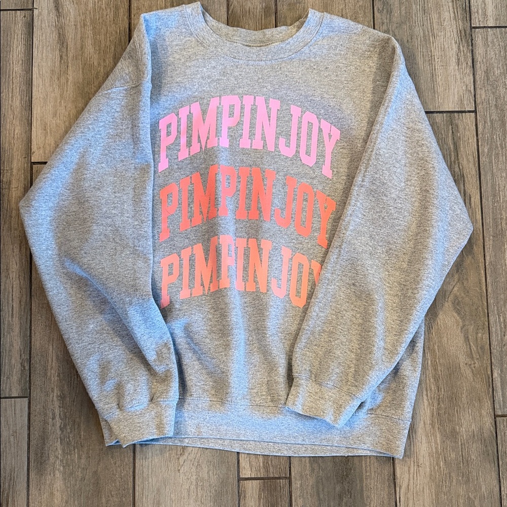 Women's Gray and Pink Crew Neck Sweater